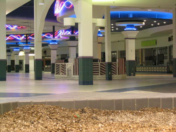 Wonderland Mall (Wonderland Shopping Center) - 2004 Photo (newer photo)